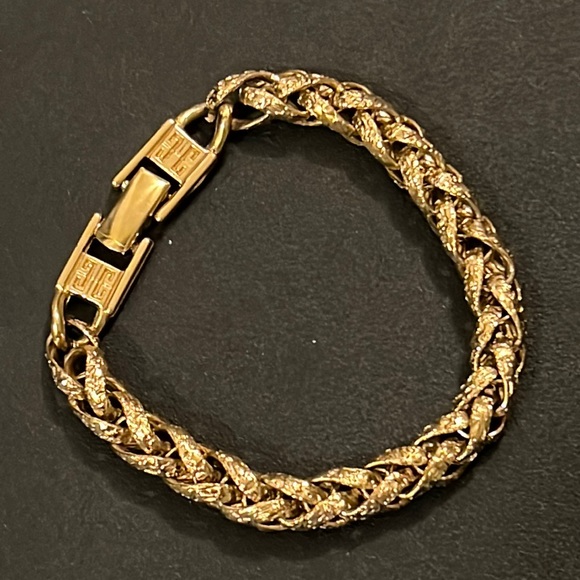 Vintage Givenchy Gold Plated Byzantine Rope Chain Logo Claps Runway Bracelet - Picture 6 of 14